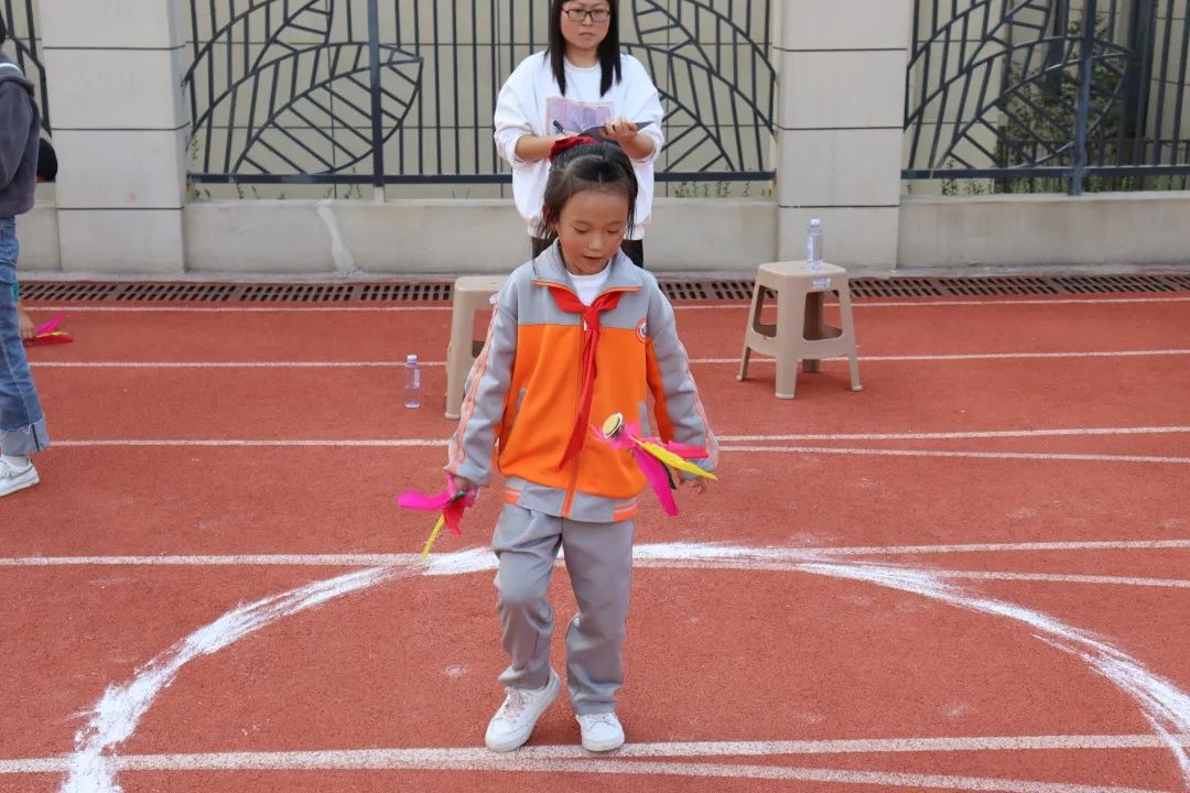 跃动展风采 童心向未来——西安市浐灞第八小学召开2023年体育节暨三跳运动会(图5)