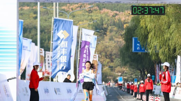 冲线济南（泉城）马拉松全马男女冠军诞生(图2)