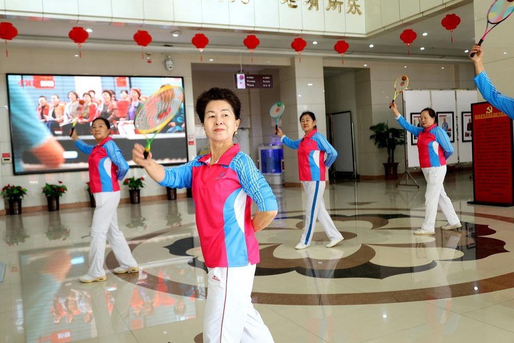 昌吉老人很时尚 健身玩出新花样(图4)