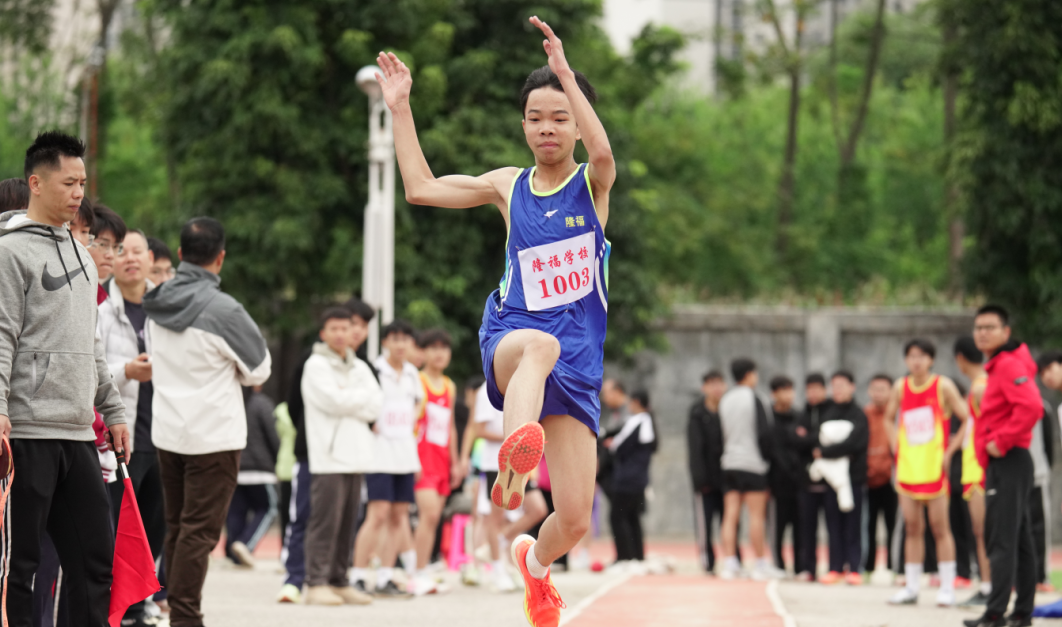 隆安县2023年中小学生田径比赛暨少数民族传统体育运动会鸣哨开赛(图2)
