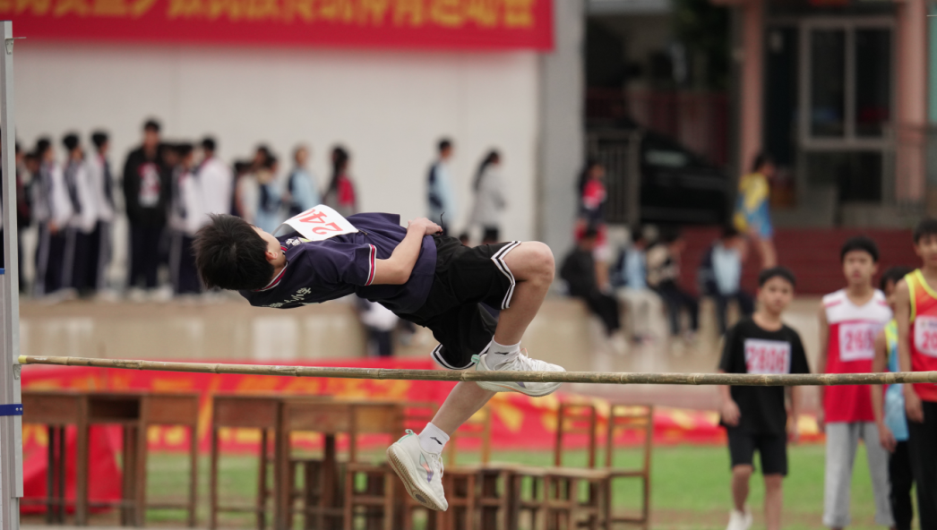 隆安县2023年中小学生田径比赛暨少数民族传统体育运动会鸣哨