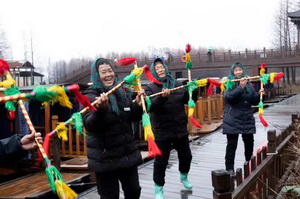 泰州市溱潼镇老年体协组织民俗风情表演助力闹元宵活动(图2) 泰州市溱潼镇老年体协组织民俗风情表演助力闹元宵活动(图2)