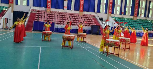 太白县组织老年人文体展演活动迎双节(图3) 太白县组织老年人文体展演活动迎双节(图3)