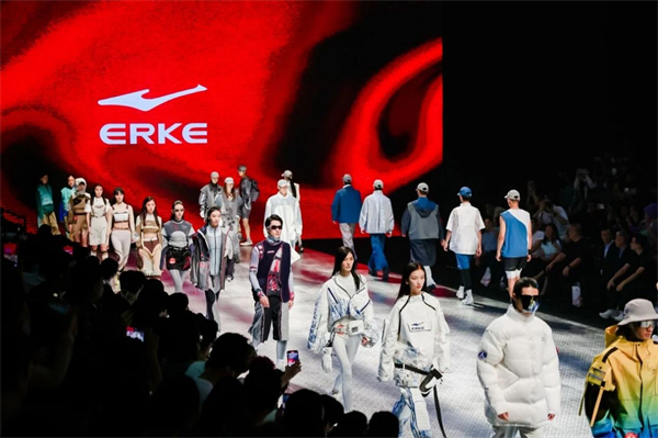 鸿星尔克亮相2023博鳌论坛揭开为“为国动而生”战略(图6) 鸿星尔克亮相2023博鳌论坛揭开为“为国动而生”战略(图6)