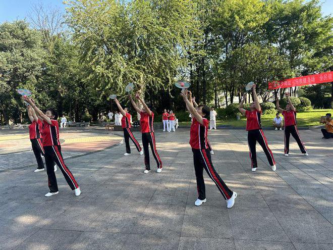 仁怀市老年人体育协会举行“全民健身日”展演活动(图2)