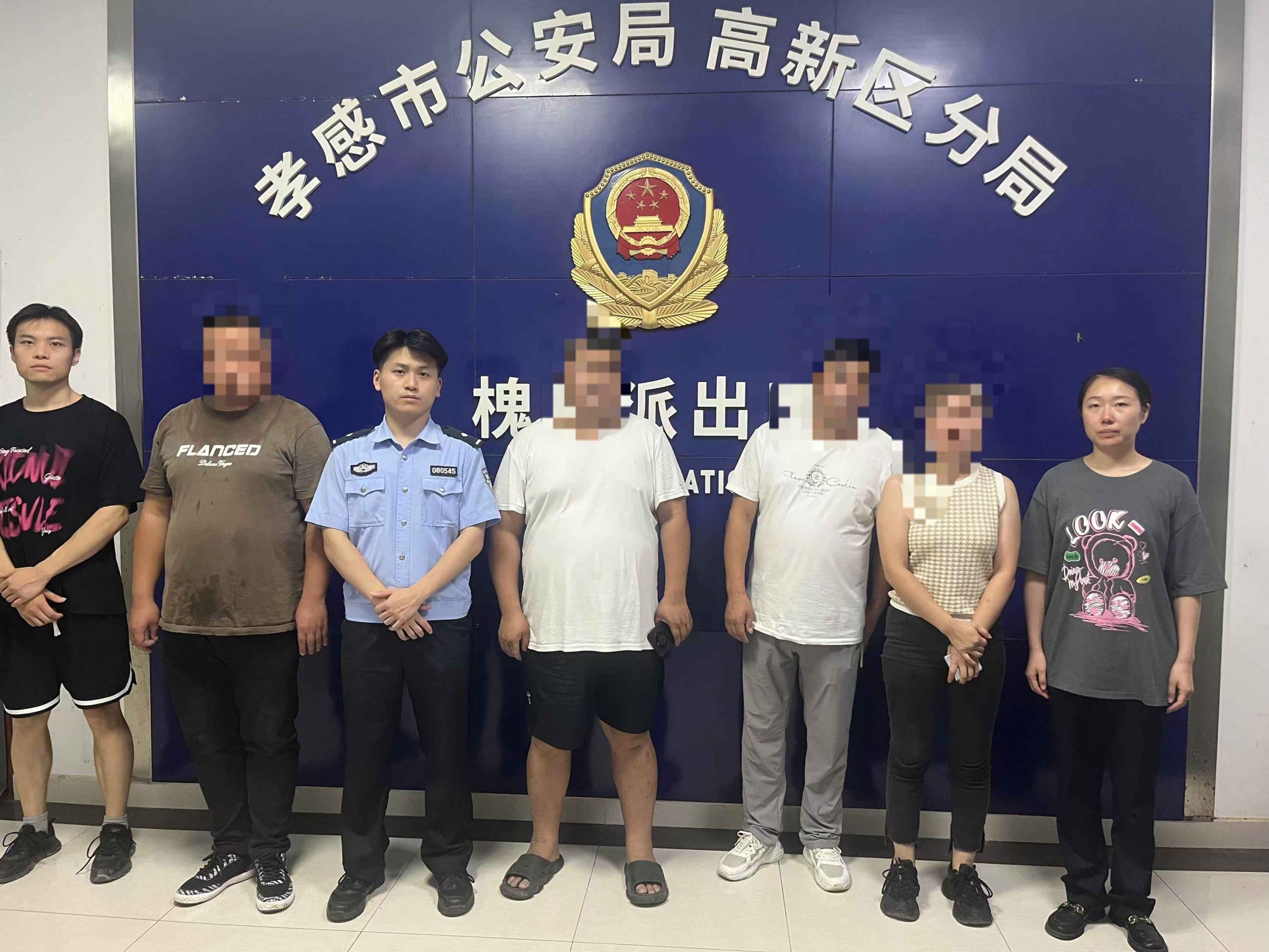 警力跟着警情走 集中亮剑护民安 湖北公安机关开展夏夜治安巡查宣防第二次集中统一行动(图2)