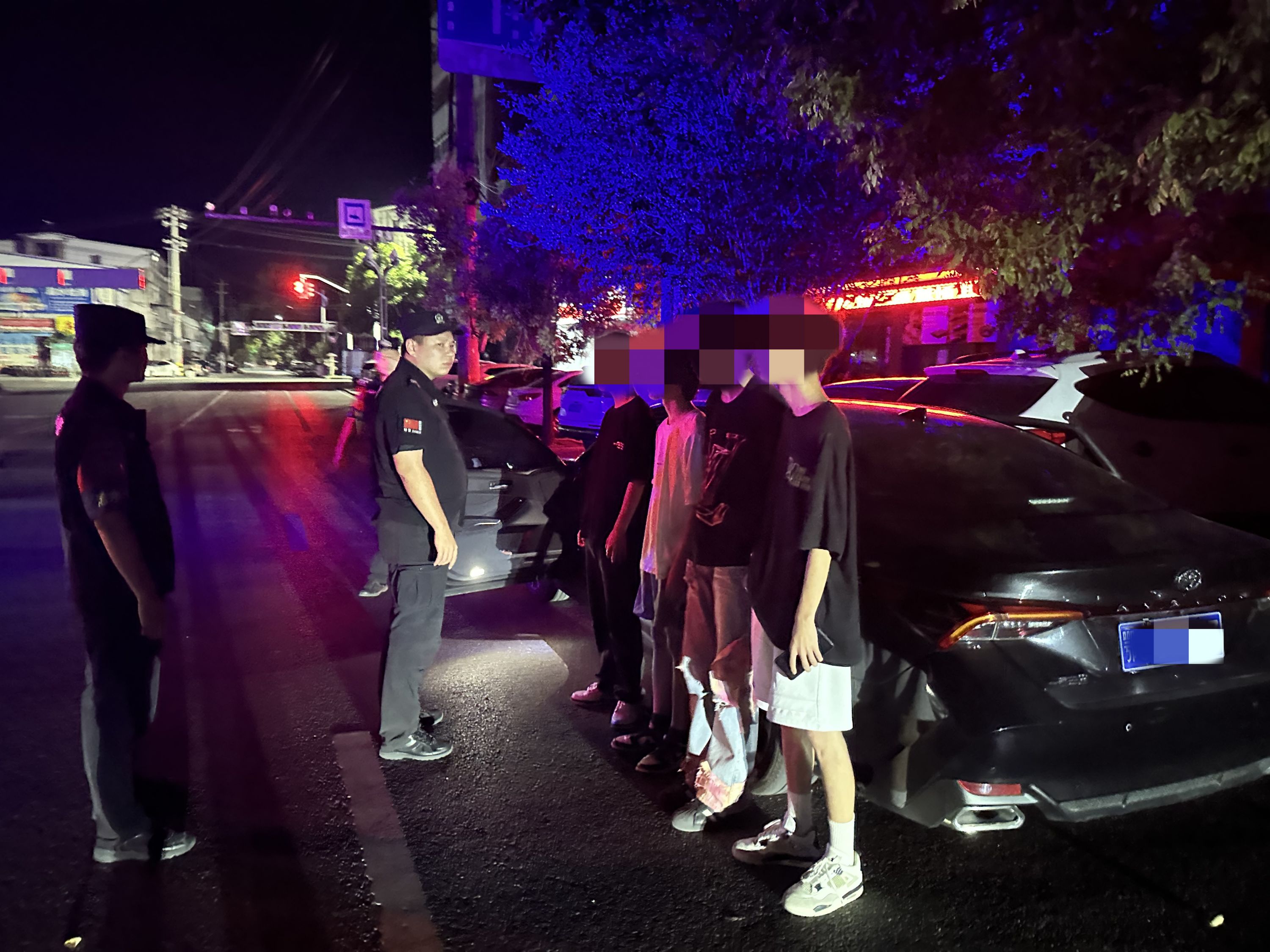 警力跟着警情走 集中亮剑护民安 湖北公安机关开展夏夜治安巡查宣防第二次集中统一行动(图4)